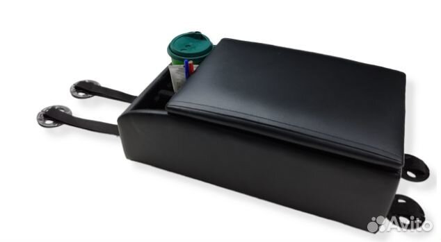 Подлокотник-бар задних сидений с подстаканниками