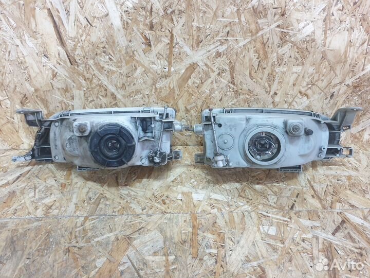 Фара Toyota Sprinter AE100