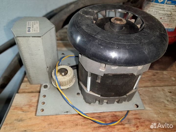 Электродвигатель с редуктором 220 В