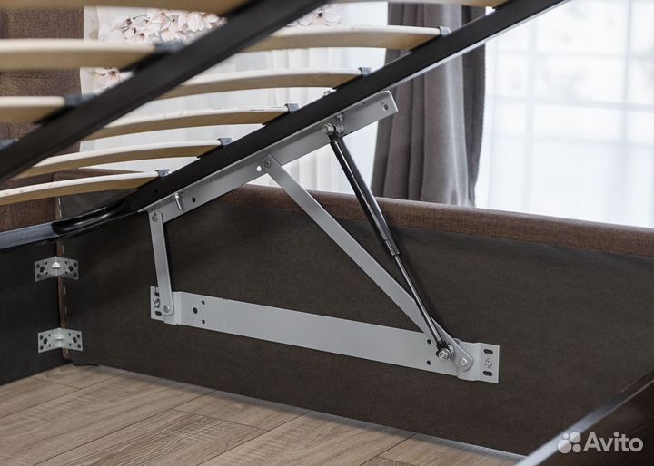 Кровать с подъемным механизмом