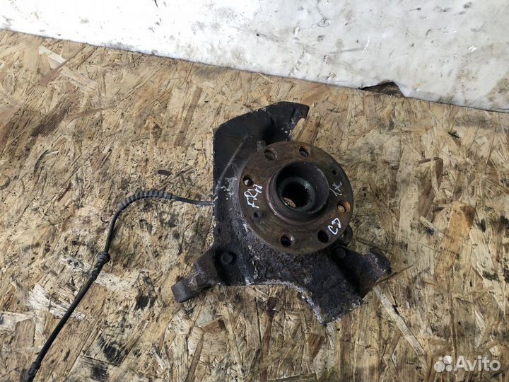 Кулак передний правый opel corsa D