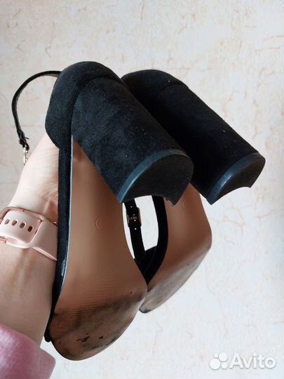 Босоножки черные 38 на каблуке