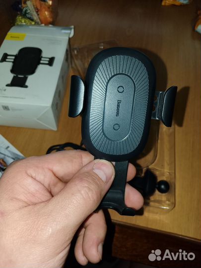 Беспроводная зарядка (держатель) в автомобиль