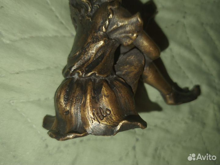 Девочка и бабочка, бронза