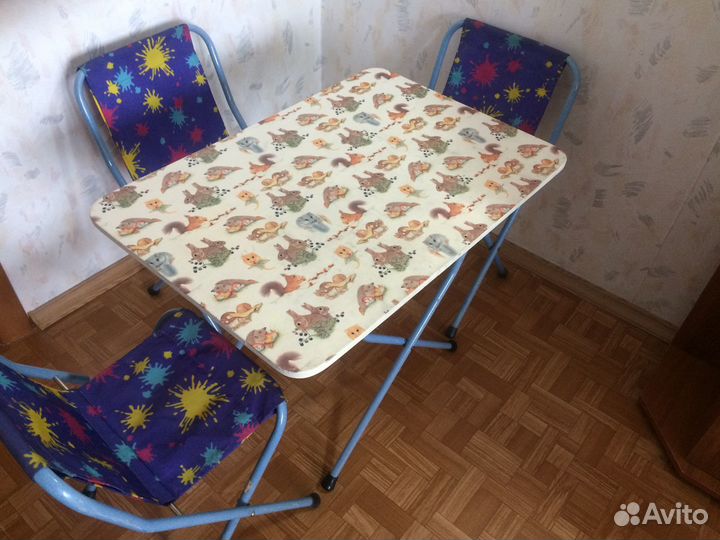 Столик складной 70х48см.и 3 складных стульчика