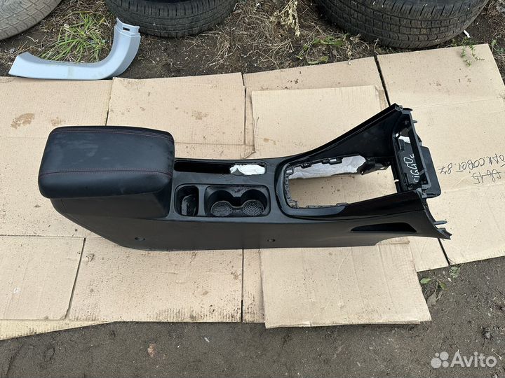 Средняя консоль подлокотник Chery Tiggo 5 T21