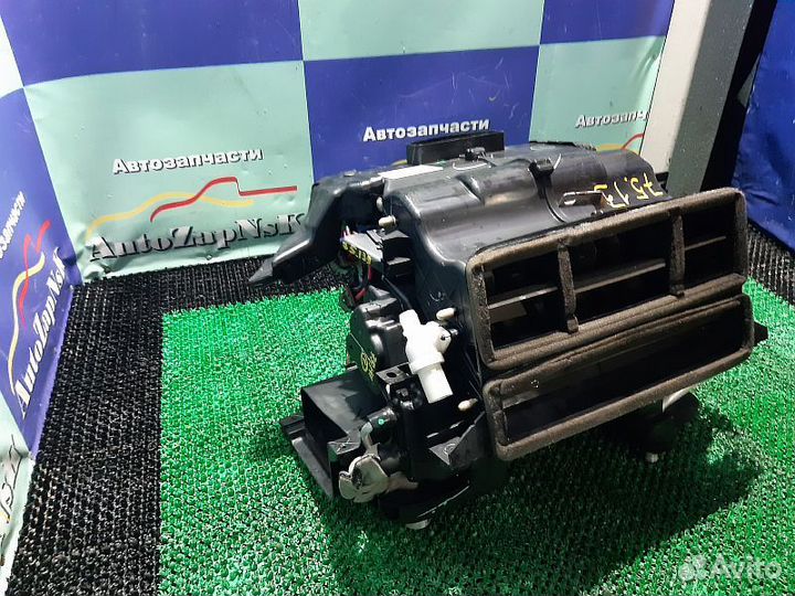 Тросик стояночного тормоза правый Mitsubishi Pajer