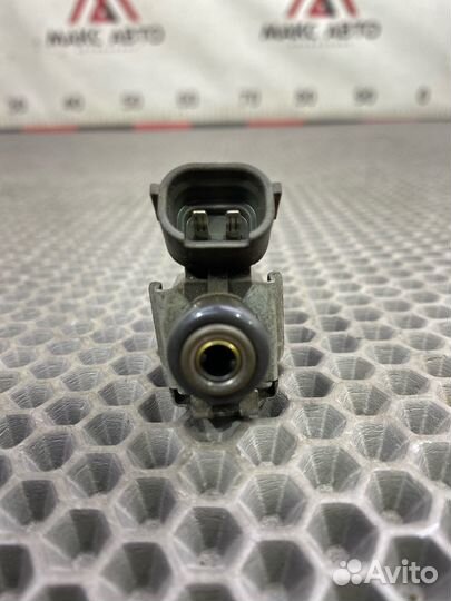 Б/У топливная форсунка Nissan Primera P12 QR20DE