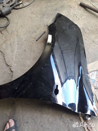 Крыло переднее левое