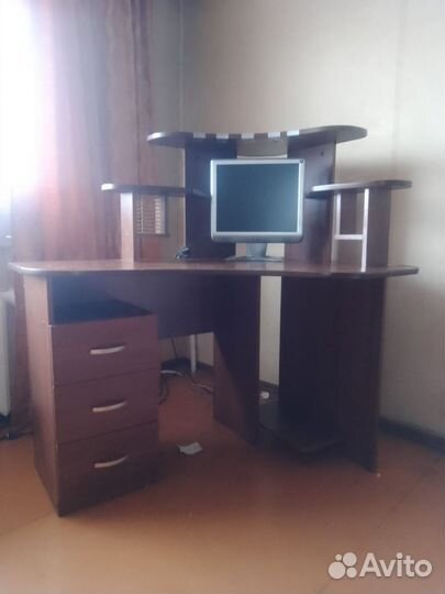 Компьютерный стол