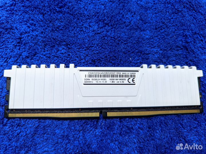 Corsair Vengeance LPX CMK32GX4M2B3200C16W