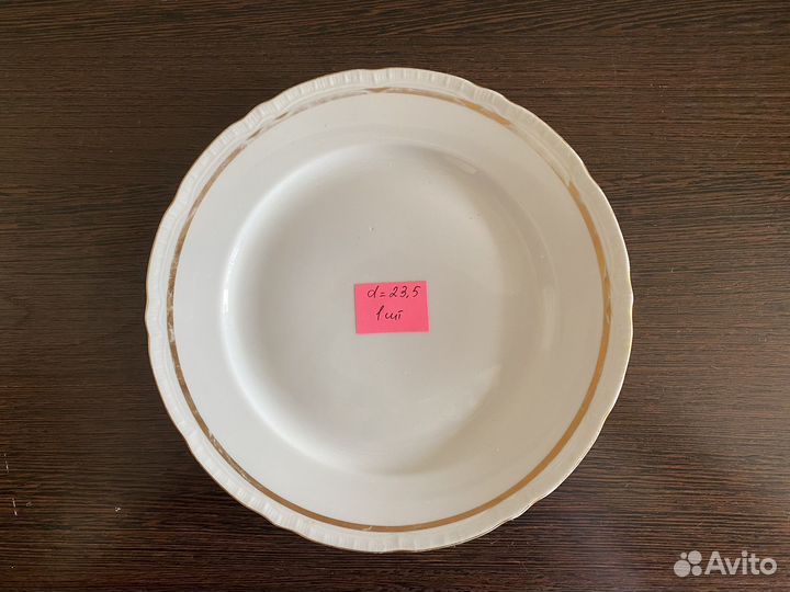 Посуда (тарелки и селедочницы) белые с позолотой