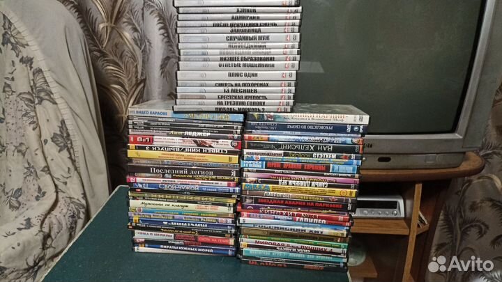 Диски с фильмами. Много