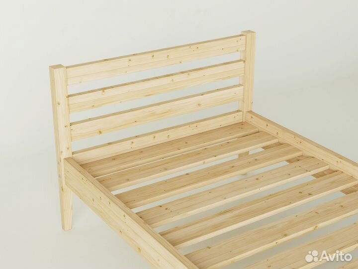 Кровать деревянная