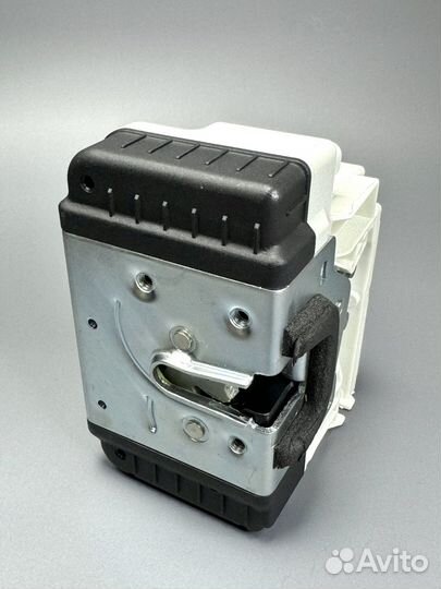 Доводчики дверей Tesla Model 3/Y