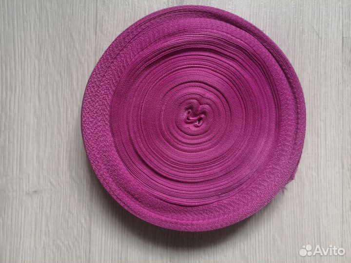 Новая атласная малиновая лента, моток