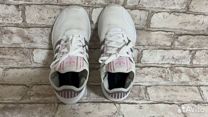 Кроссовки женские adidas Swift Run X 37