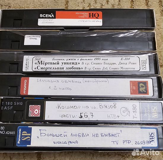 Видеокассеты с фильмами и музыкой