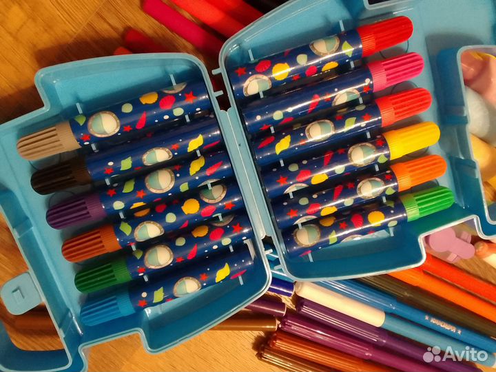 Рюкзак с канцтоварами и пеналами