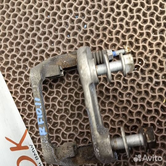 Скоба заднего правого суппорта BMW f10 f11 330 mm