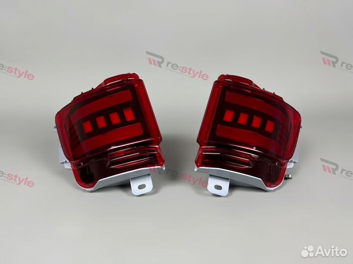 Катафоты Toyota Land Cruiser 200 2016-22 Красные