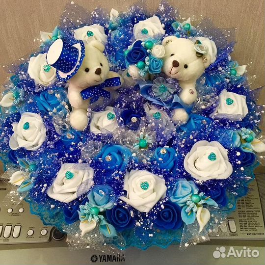 Букеты из роз и игрушек