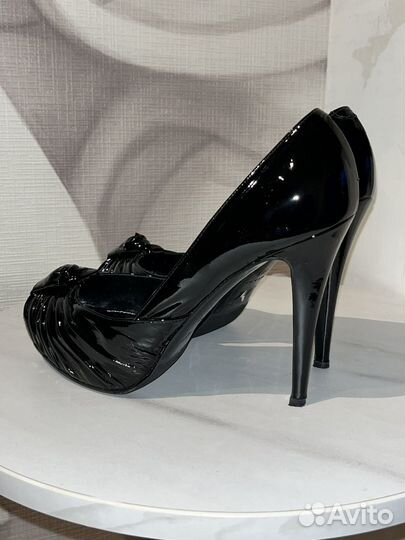 Туфли черные лаковые 38,5