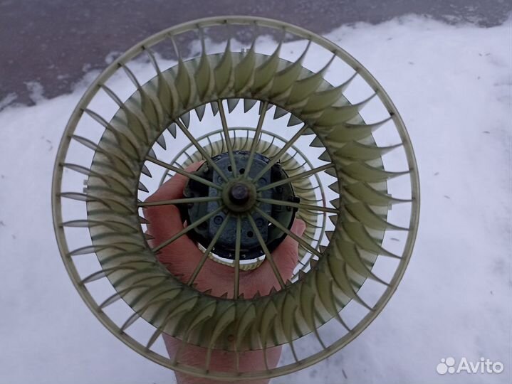 Моторчик печки bmw e32 e34 Bosch оригинал