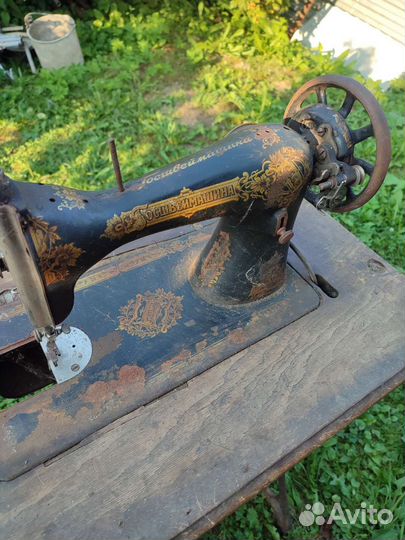 Швейная машина Подольск на станине