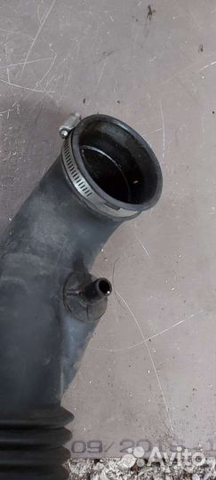 Патрубок воздушного фильтра на Cadillac SRX