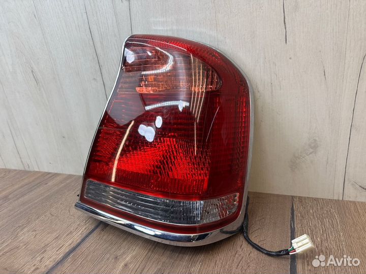 Фонарь правый Toyota Crown Majesta JZS173 2001