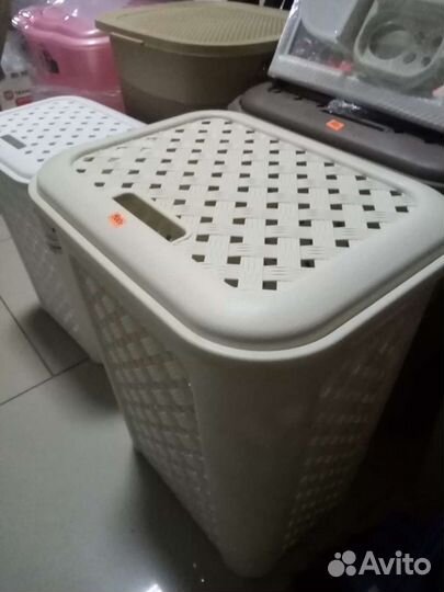 Корзины для белья с крышкой новые