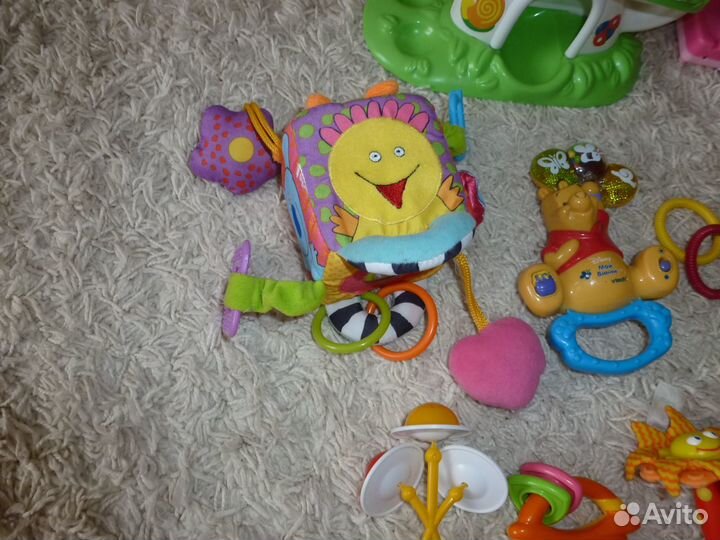 Развивающие игрушки, погремушки
