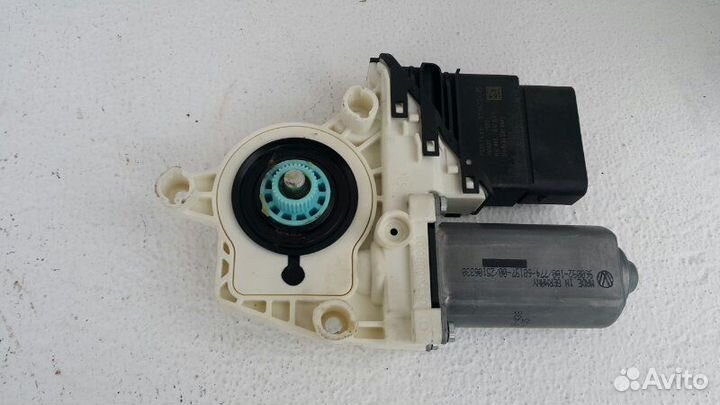 Моторчик стеклоподъемника задний правый Volkswagen