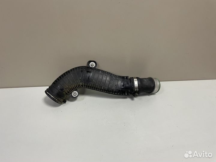 Патрубок интеркулера Фольксваген Пассат Б6