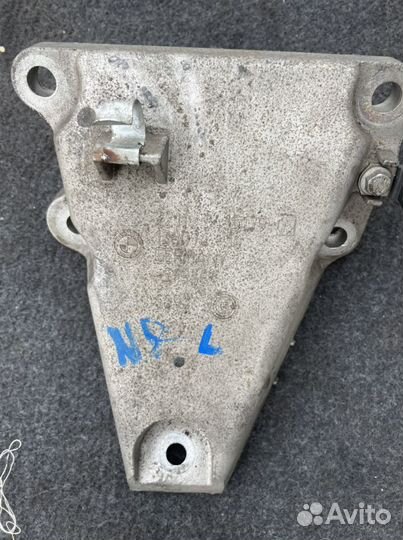 Кронштейн двигателя левый бмв Х3 Е83 N52