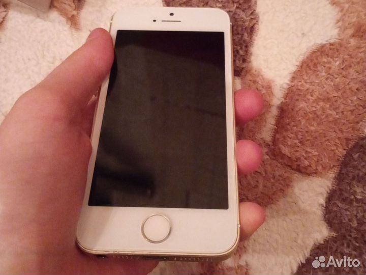 Телефон iPhone SE 2020