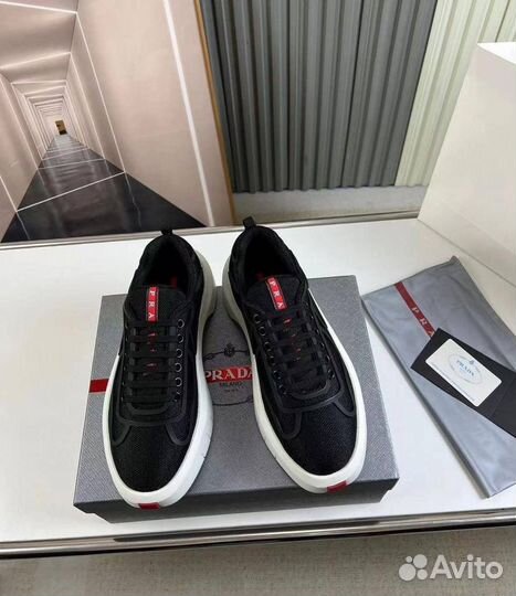 Кроссовки Prada мужские с белой подошвой