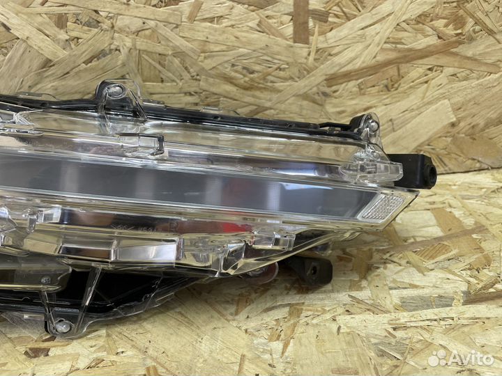 Указатель поворота, правый Toyota Fortuner II Рест