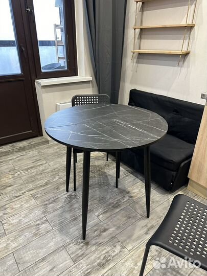 Стол обеденный черный под мрамор б/у 90см