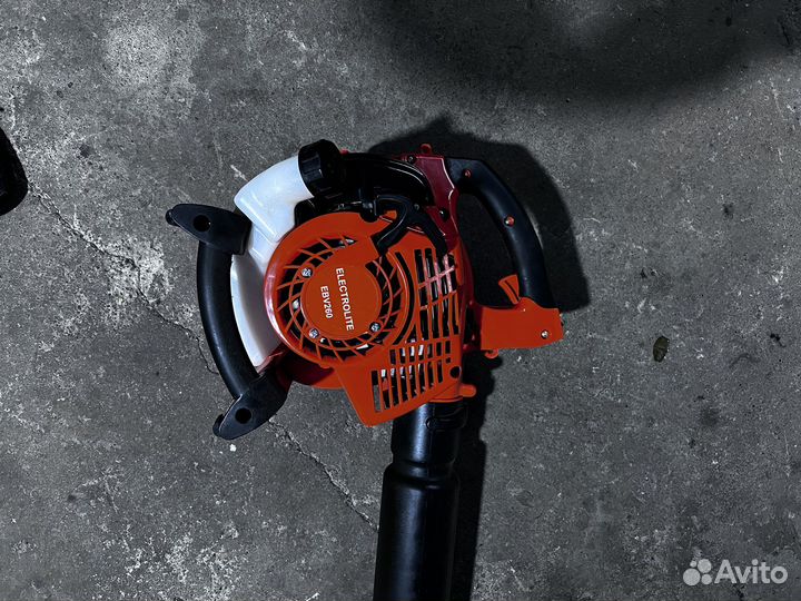 Бензиновая воздуходувка