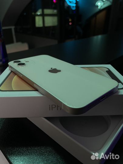 iPhone 12, 64 ГБ