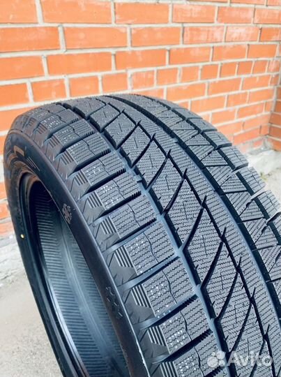 Sailun Ice Blazer Arctic EVO 275/40 R19 105V