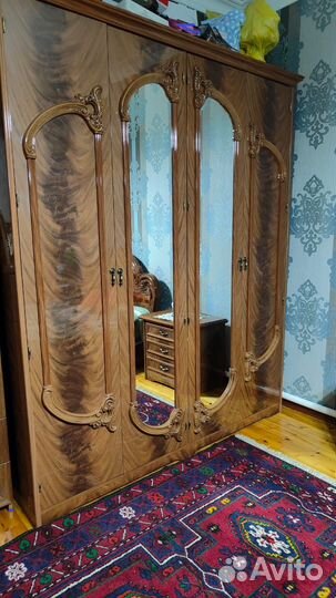 Спальный гарнитур (Италия )