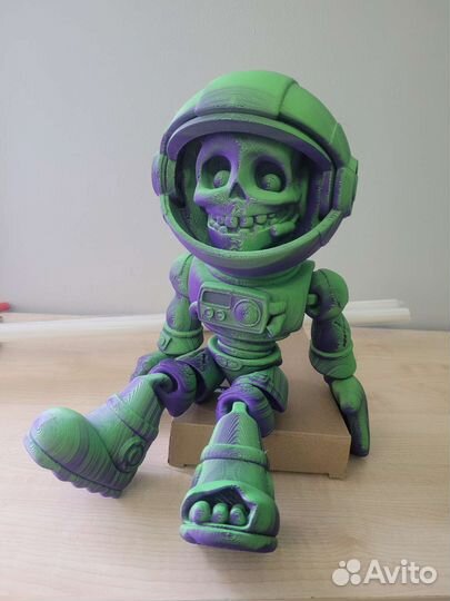 Напечатаны на 3D принтере космонавт скелет