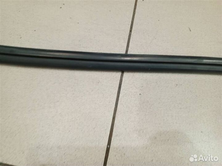 Уплотнитель стекла двери передней правой Kia Spec