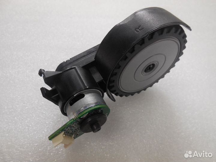 Колесо (правое) робота пылесоса LG (AJW73110401)