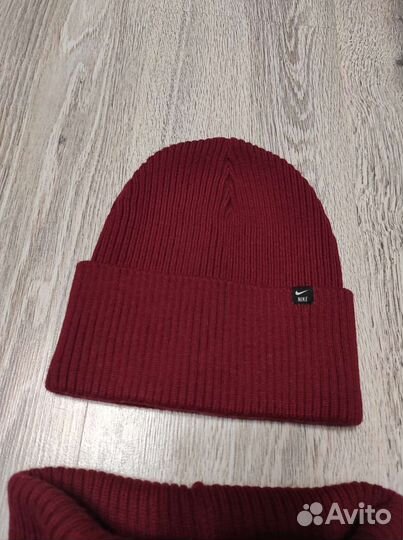 Женская шапка и шарф комлект