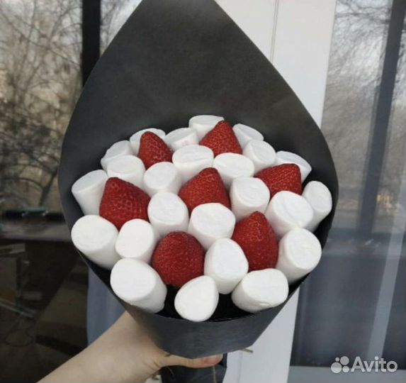 Букеты/наборы с клубникой, бананы в шоколаде