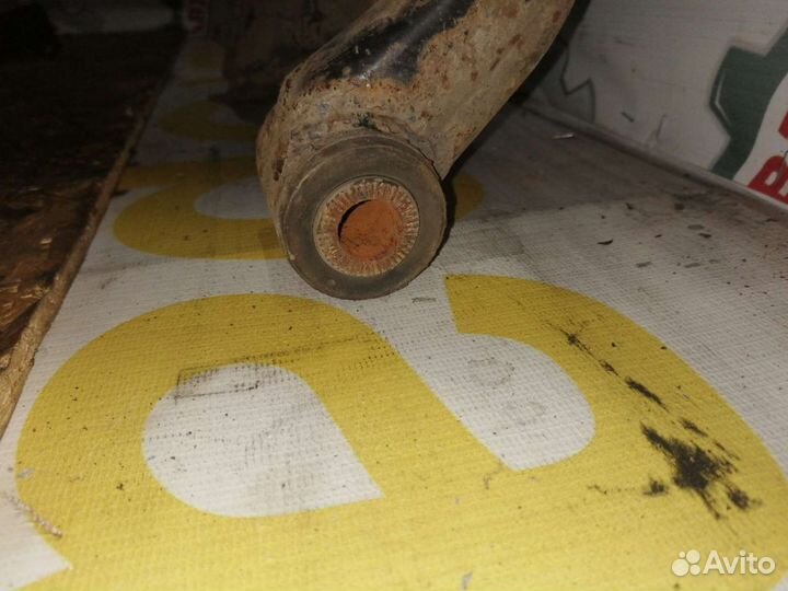 Рычаг левый нижний Toyota Corolla 150